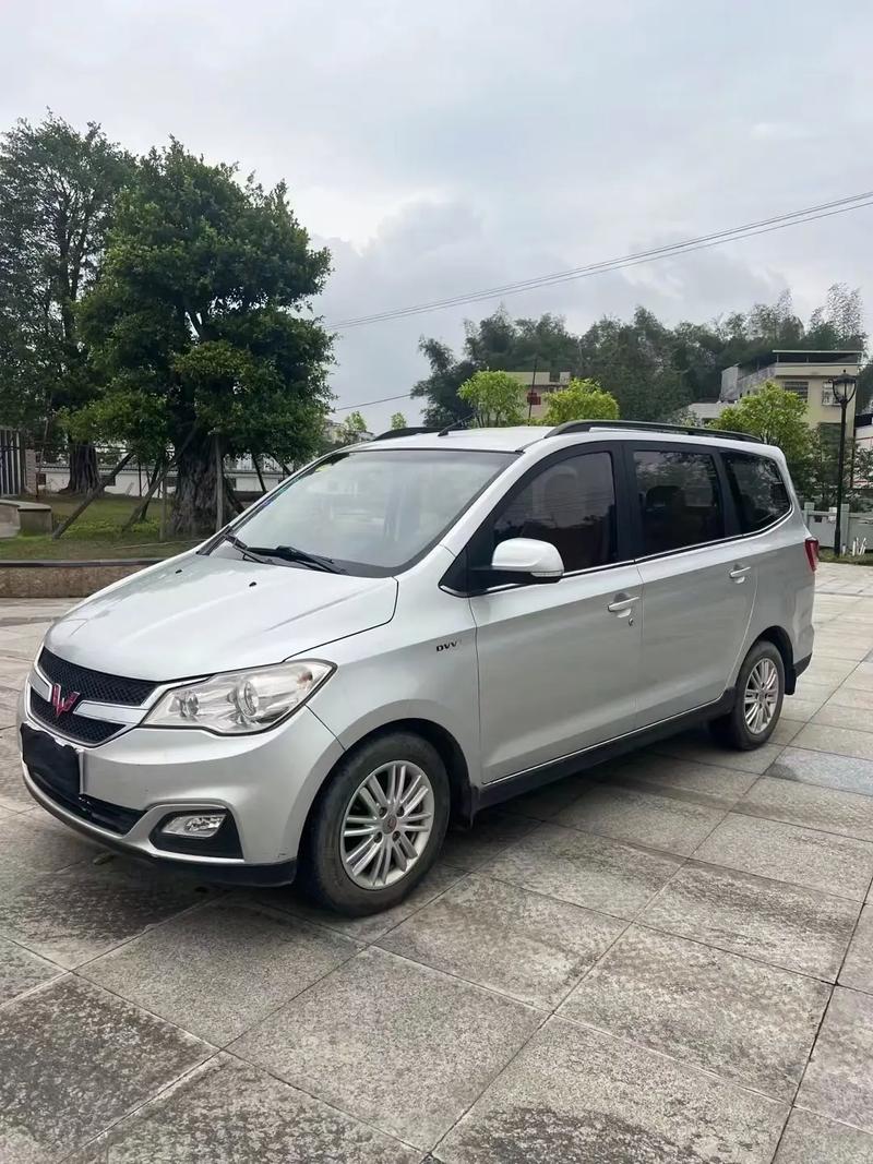 五菱宏光s1新款价格及图片,五菱宏光s1新款报价