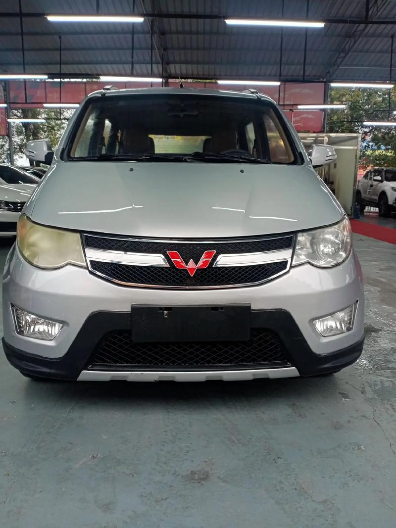 五菱宏光s黑武士图片 五菱宏光s1黑色