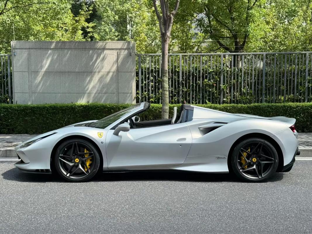 法拉利f8敞篷的简单介绍