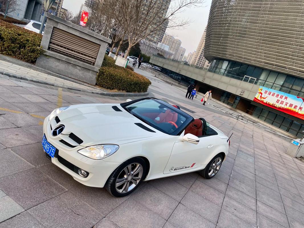 奔驰跑车slk200价格(奔驰slk200报价及图片)
