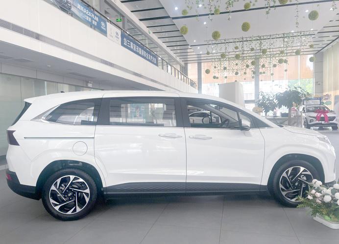 北京现代7座车型大全／北京现代7座商务车